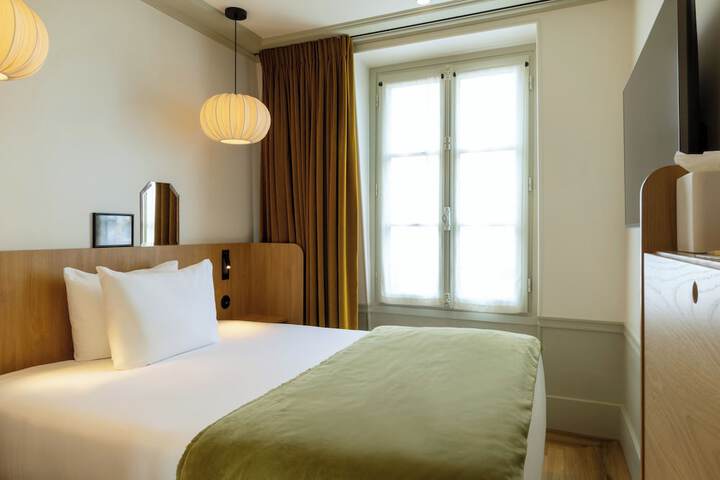 Room 32 of 54
