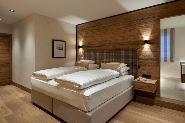 Room 8 of 87