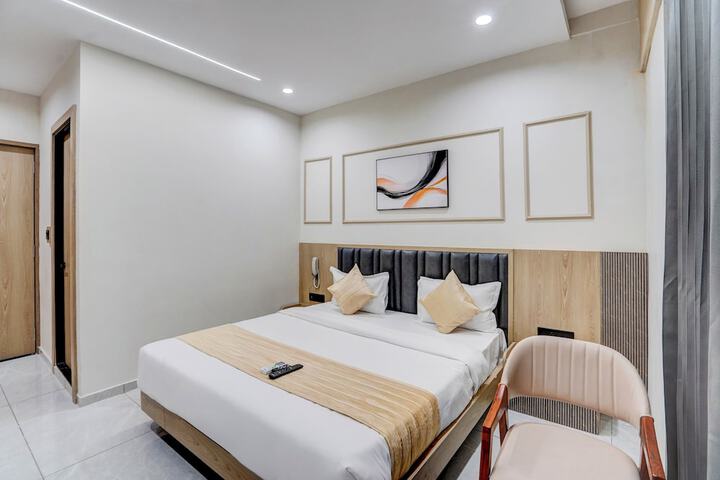 Room 8 of 25