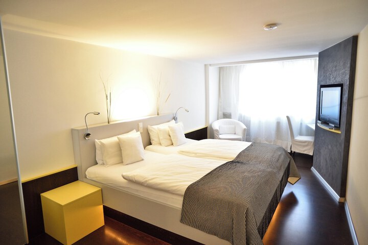 Room 11 of 20