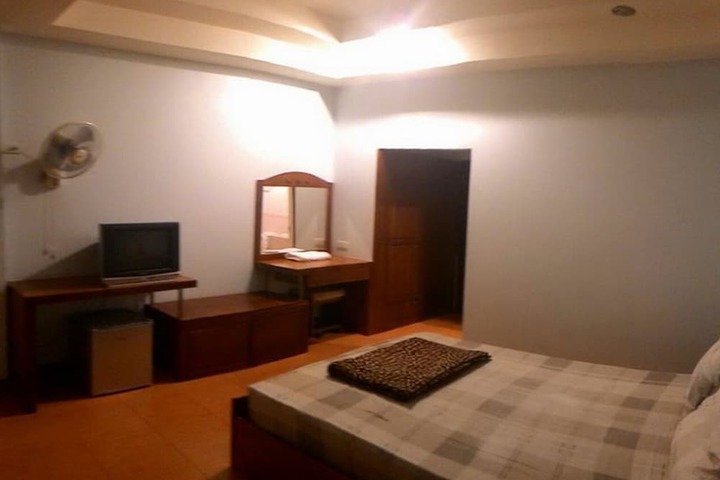 Room 4 of 23