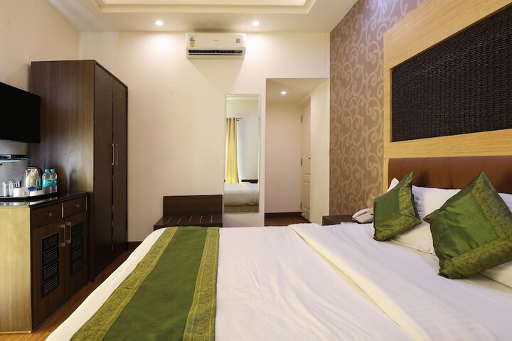 Room 6 of 7
