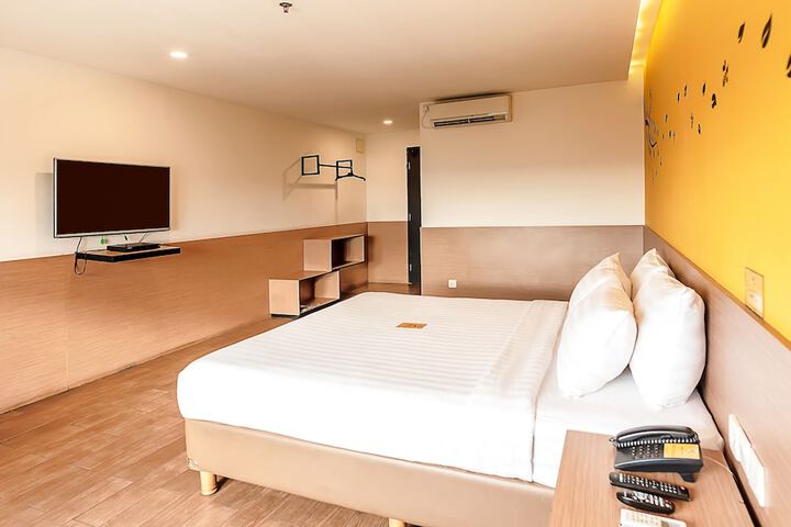 Room 28 of 107