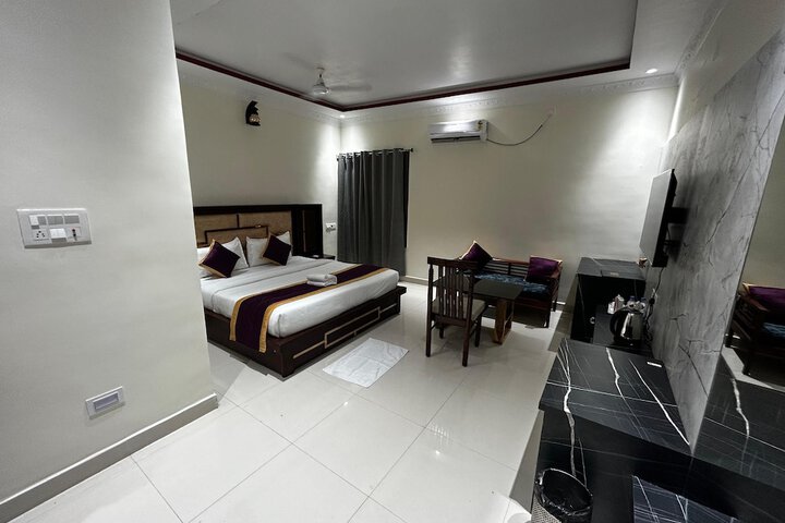 Room 8 of 22