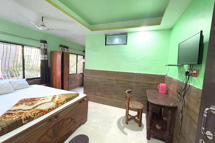 Room 3 of 37