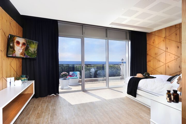 Room 19 of 40