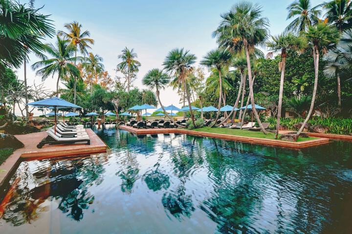 Pool Hotel