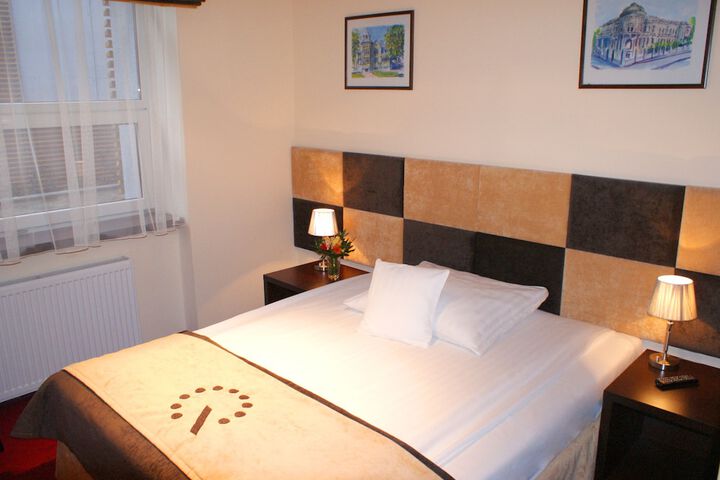 Room 16 of 62