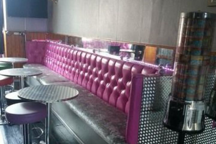 Lounge 122 of 149