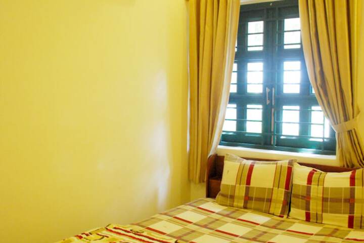 Room 10 of 32