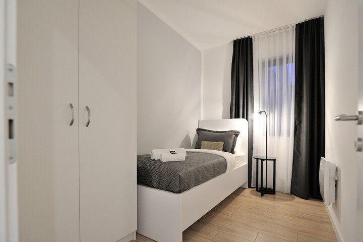 Room 6 of 67