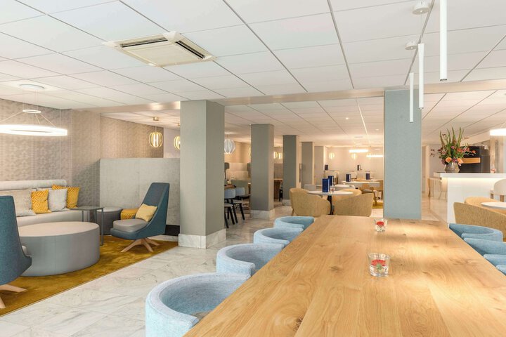 Entrance & Lobby