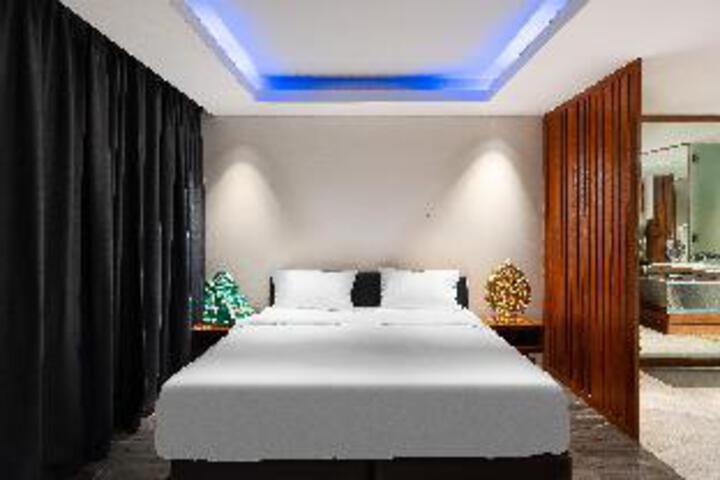 Room 9 of 13