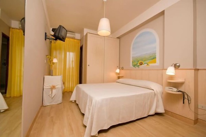 Room 6 of 62