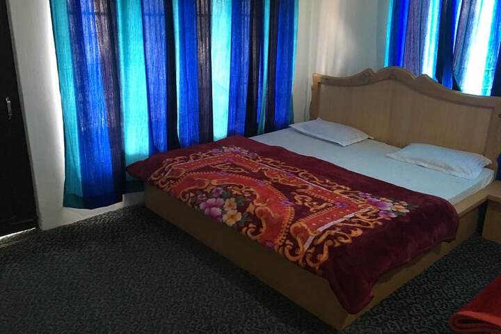 Room 3 of 9
