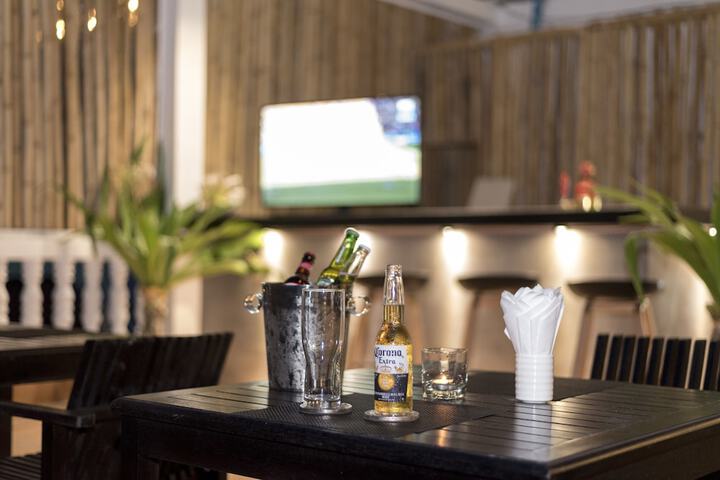 Lounge 66 of 76