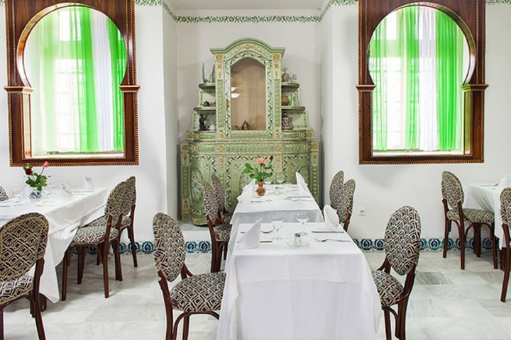 Dining 37 of 52
