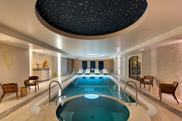Pool Hotel