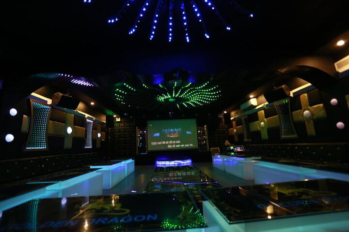 Lounge 64 of 79