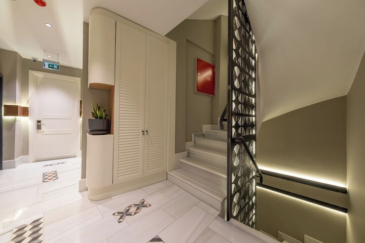 Ballroom/Hall 66 of 76