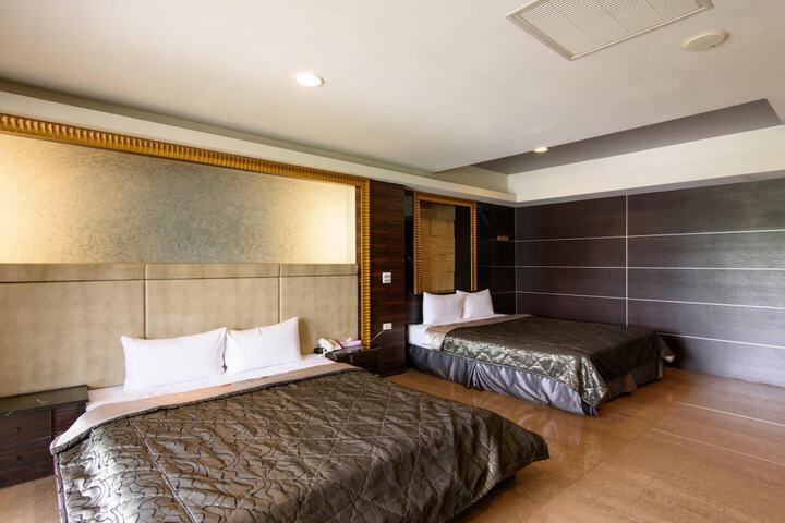 Room 16 of 30