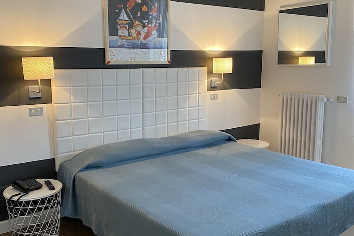 Room 19 of 68