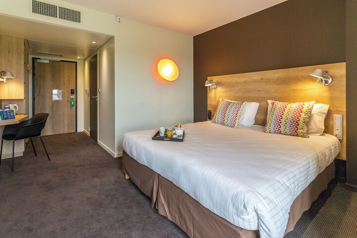 Room 8 of 55