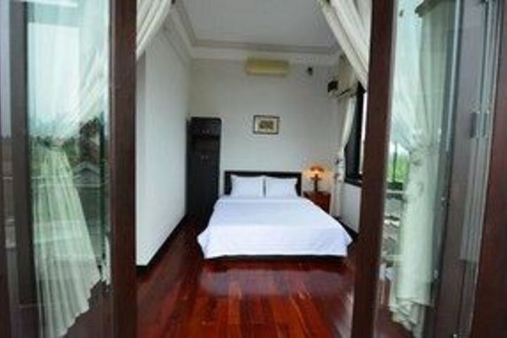 Room 11 of 20