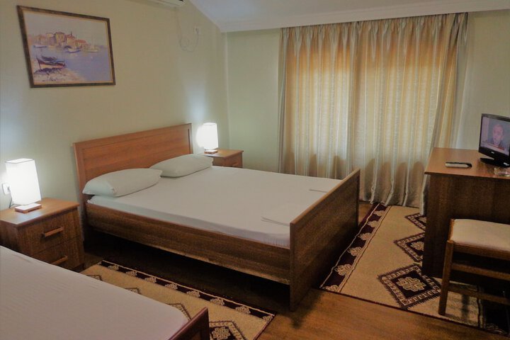 Room 10 of 38