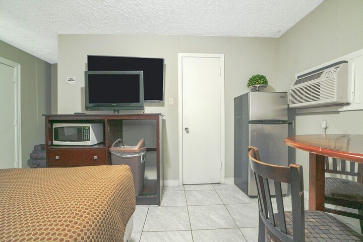 Room 34 of 50