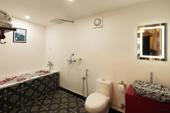 Room 8 of 14