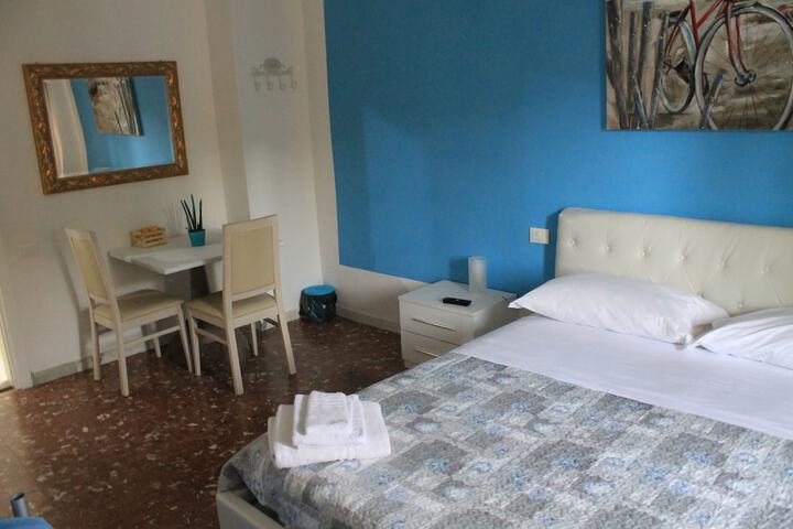Room 9 of 12
