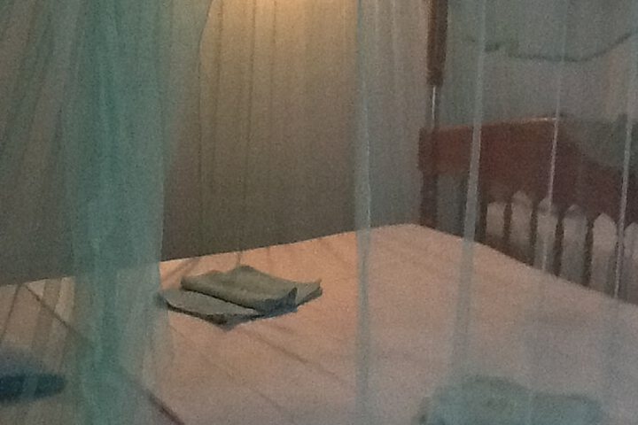 Room 10 of 16