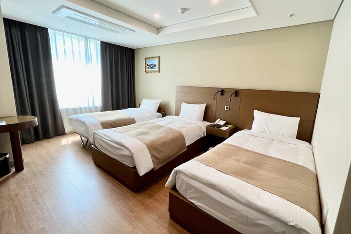 Room 10 of 72