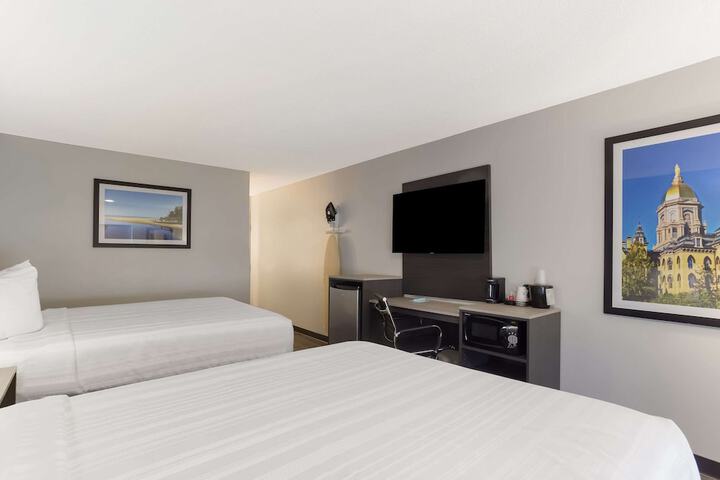 Standard Room, King or Two Doubles (6 of 6)