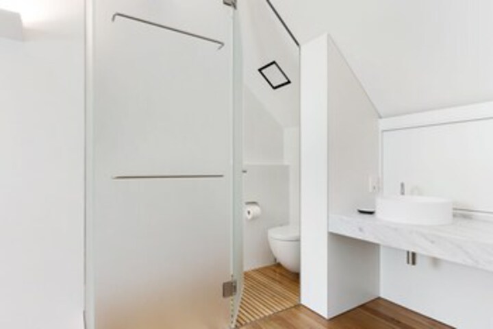 Room 2 of 11