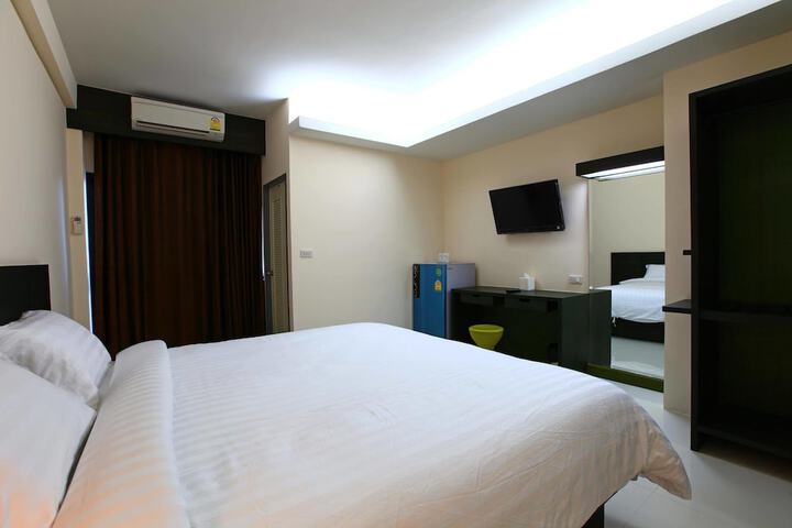 Room 10 of 27