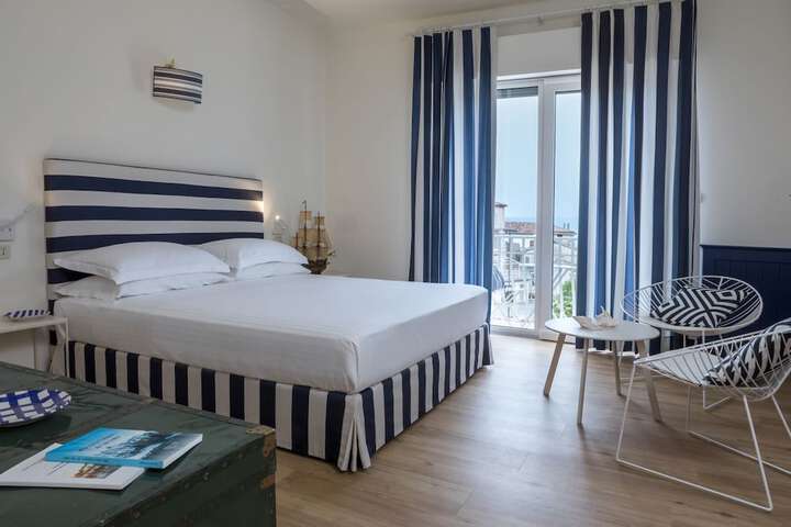 Room 40 of 97