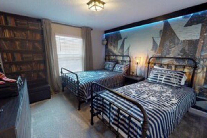 Room 25 of 37
