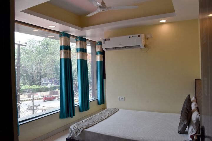 Room 13 of 22