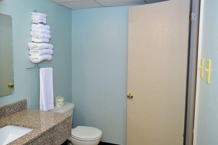 Room 33 of 59