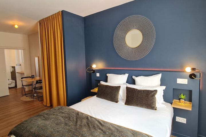 Room 52 of 210