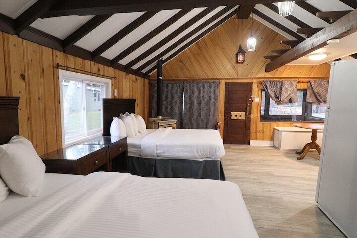 Classic Queen Bed (10 of 63)
