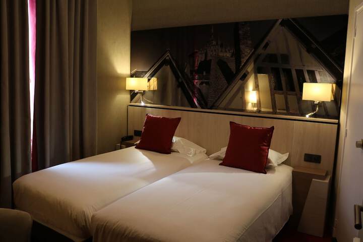 Room 7 of 53