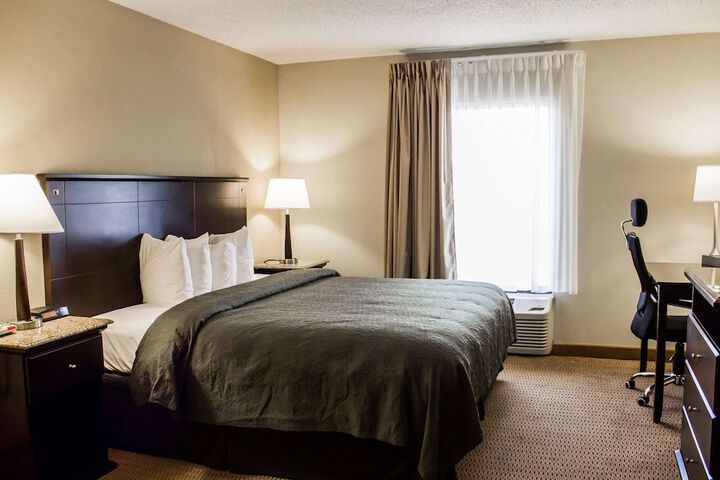 1 King Bed Accessible (2 of 5)