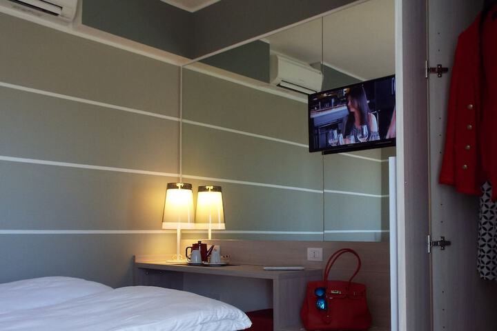 Room 12 of 44