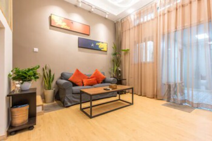 Room 10 of 11