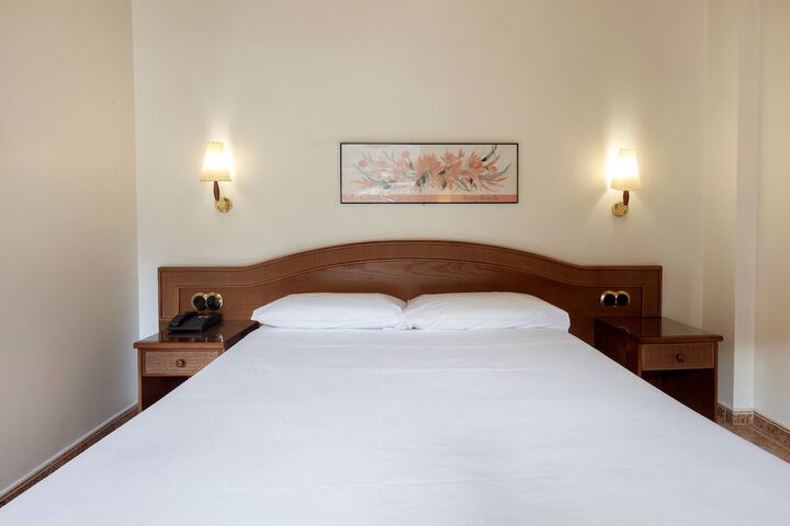 Room 7 of 48