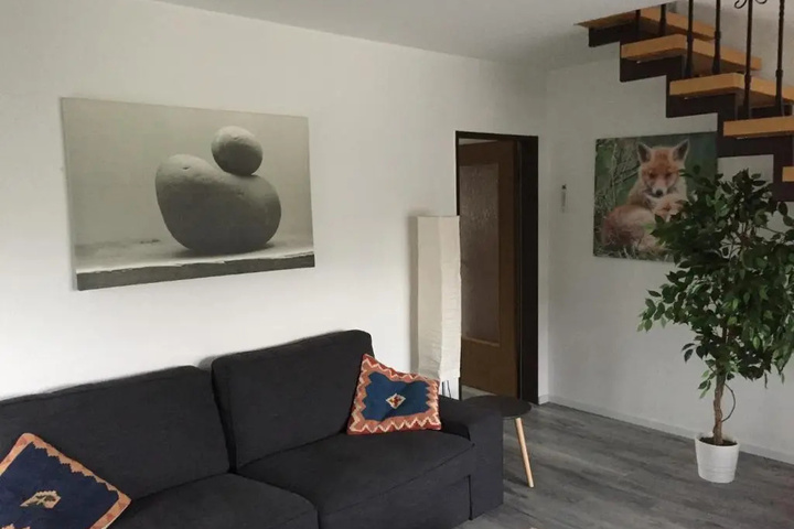 Room 8 of 12