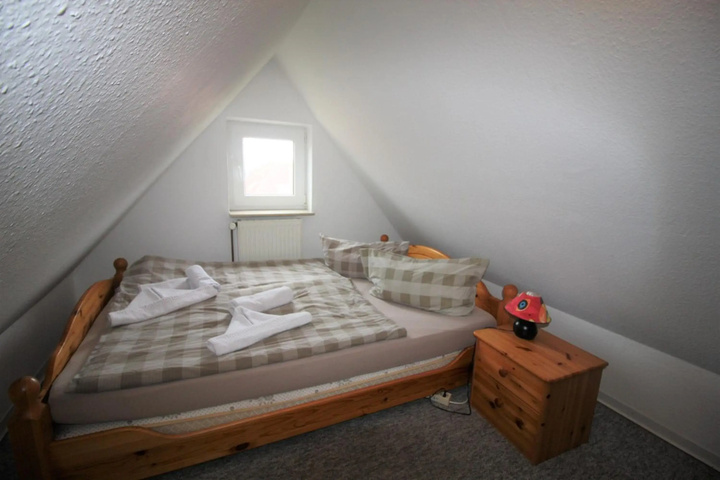 Room 5 of 11